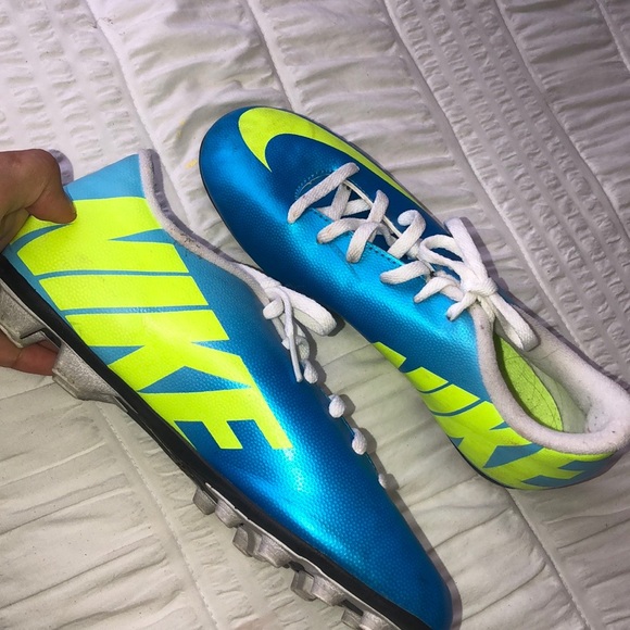 neon green nike soccer cleats